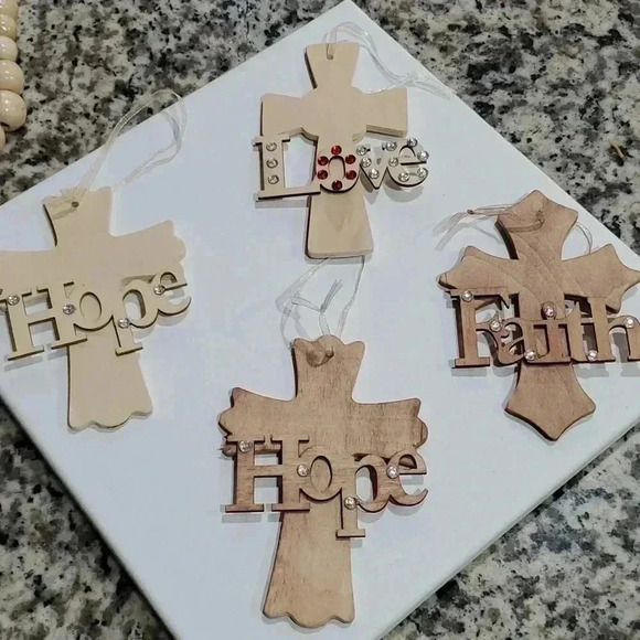 ☆☆☆Set of 4 hanging crosses - Picture 1 of 5